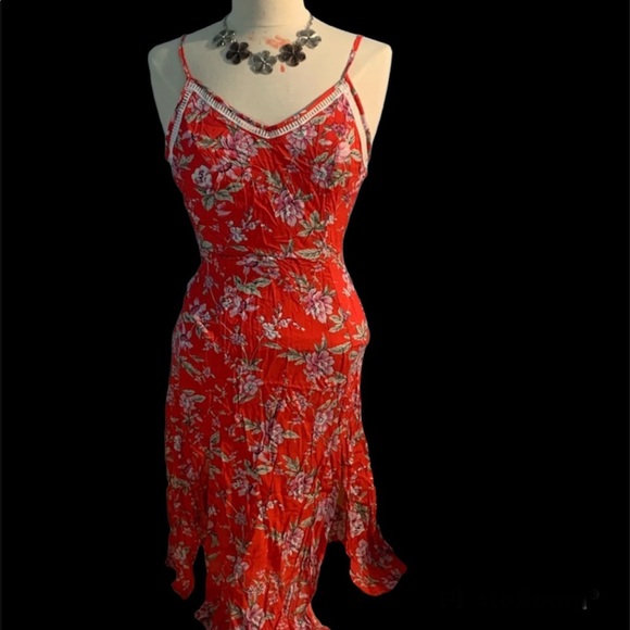 abyoxi Dresses & Skirts - Red flowered dress